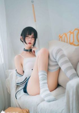 年轻漂亮的老师7在线观看中文版_超清高清免费观看